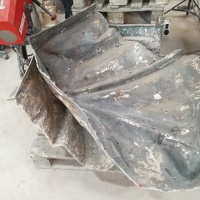 1-innenseite-mit-abgeflexten-gusskanaelen-und-gusshaut